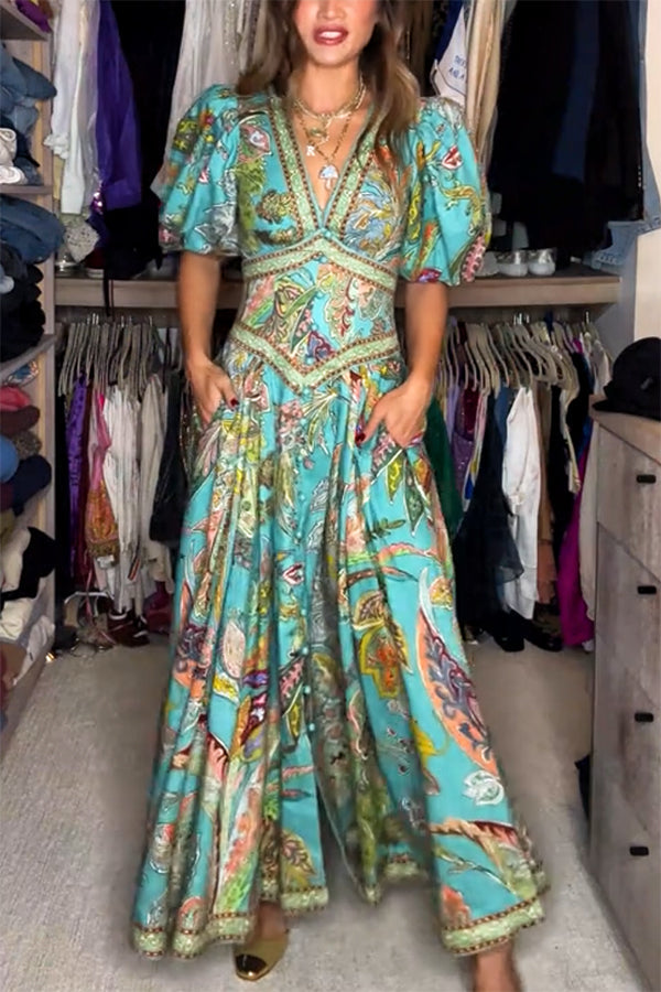 Amelia Quinn | Luftig Maxiklänning med Puffärmar & V-ringning