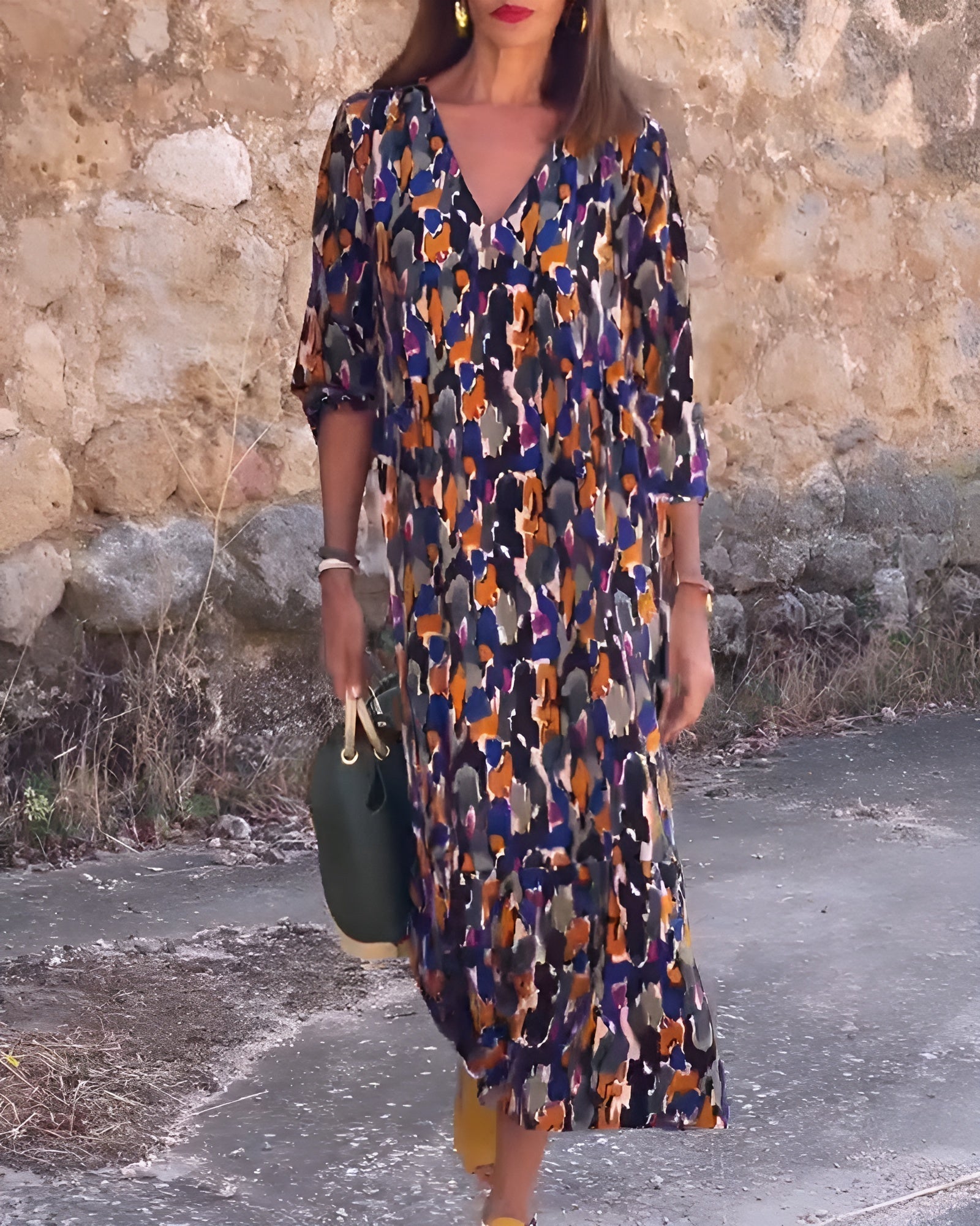 VIOLETTA | Långt V-ringat klänning med retro-mönster och elegant komfort för varje tillfälle