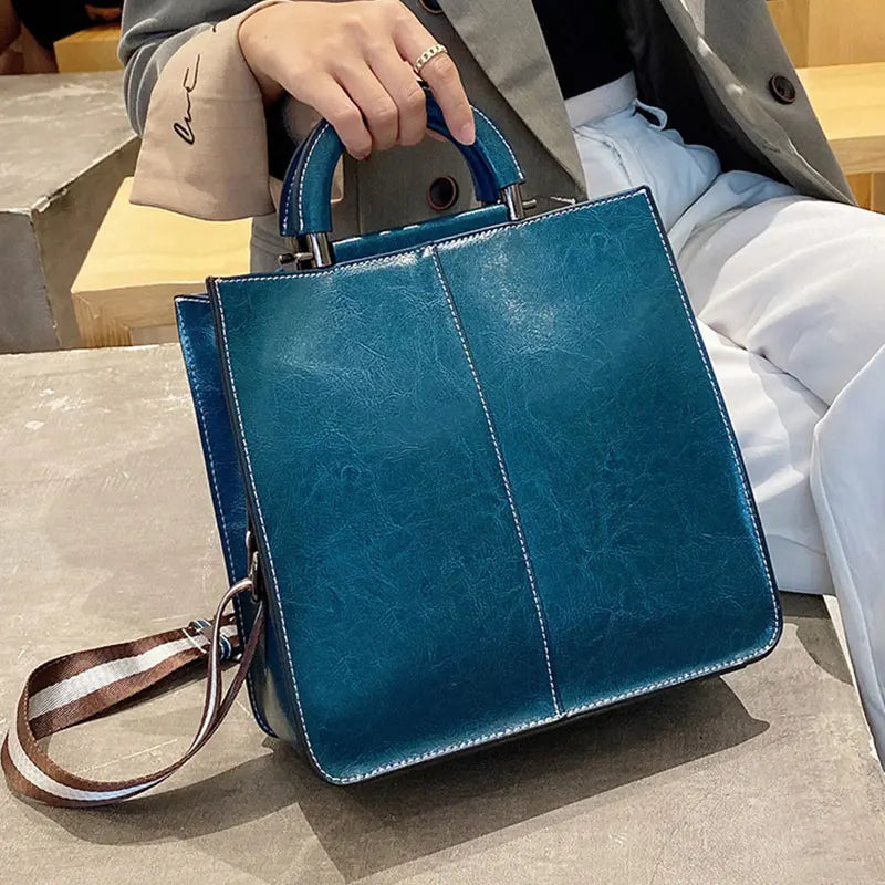 Strukturerad crossbody-väska med handtag
