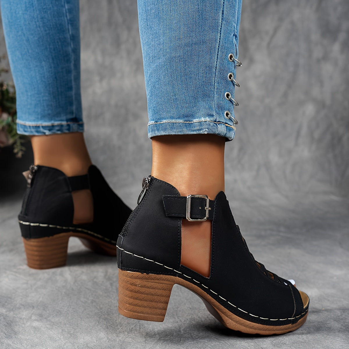 Nessa Lattice-Heel Sandaler