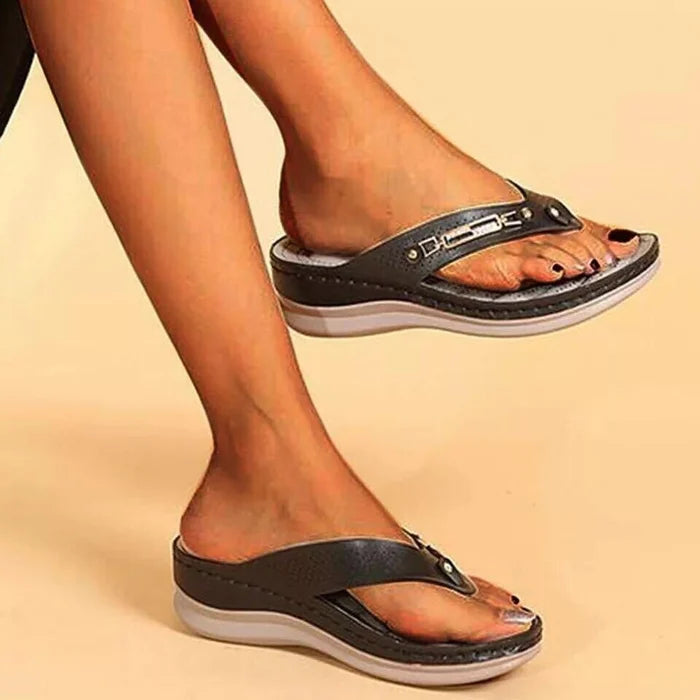 Alice Leroy | Mjuka vadderade flip-flops med tånrem