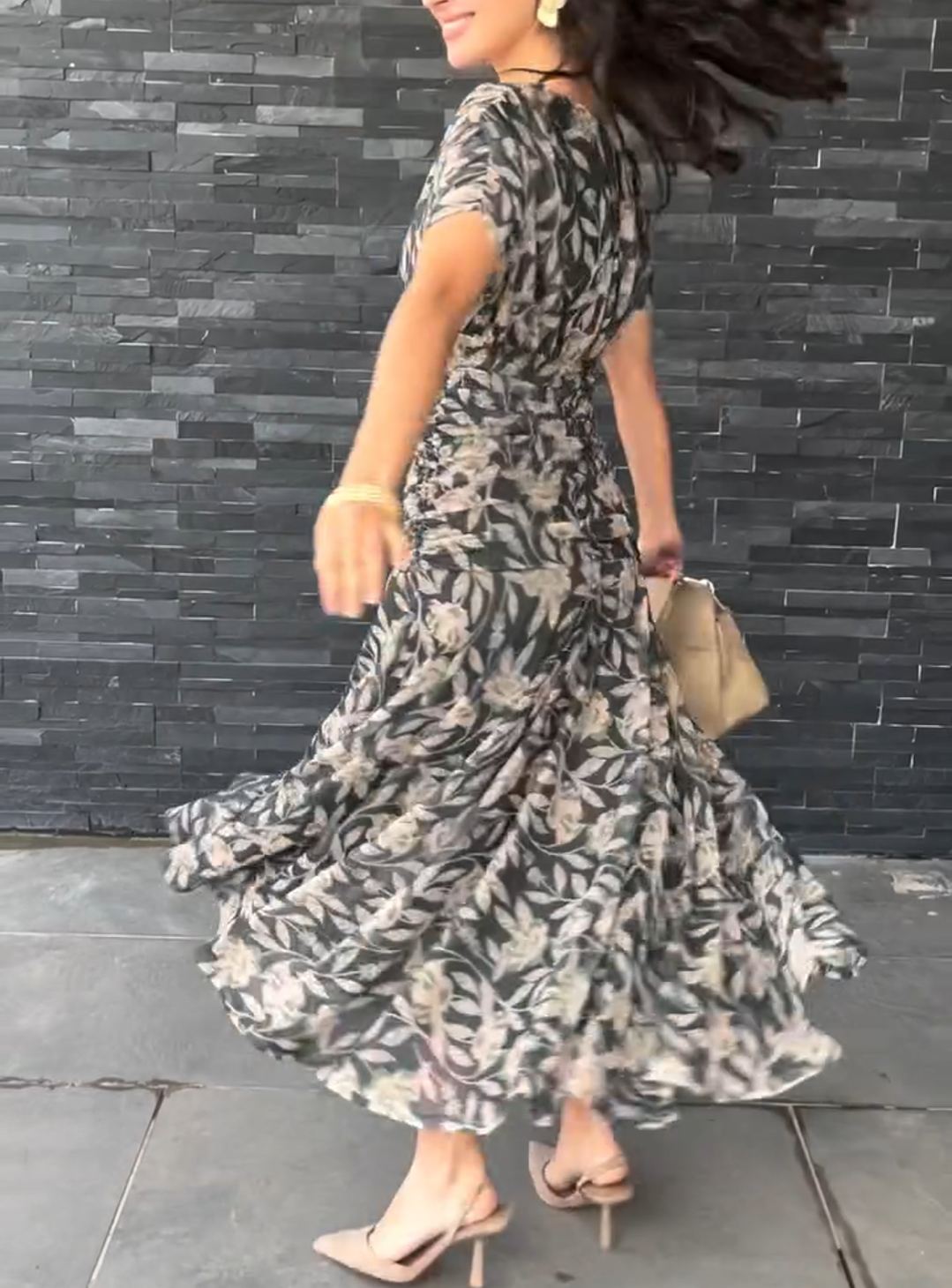 Henny - Utsvängd klänning