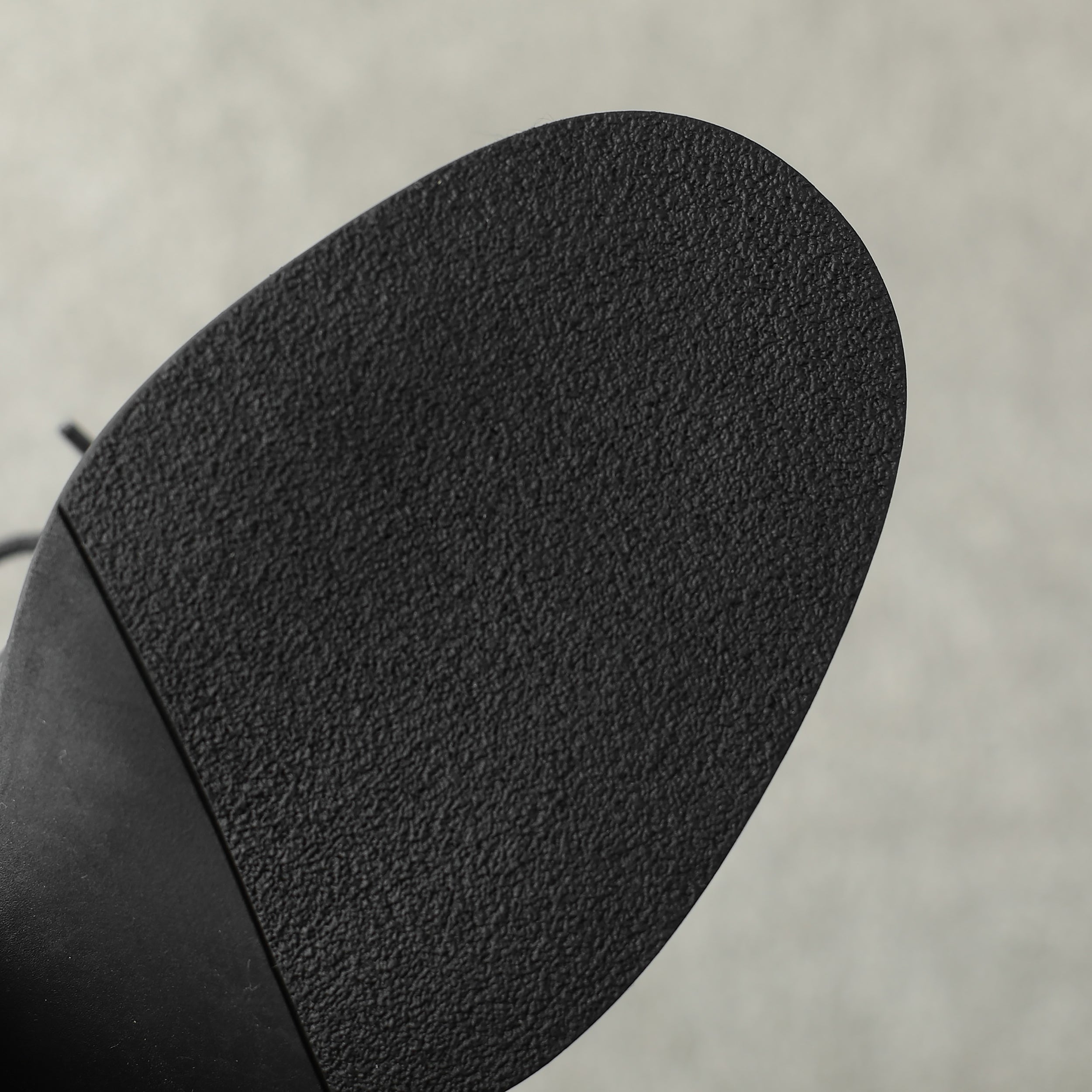 Handgjorda dambrogues med hög klack och kraftig sula – Stilrena skor i klassisk design