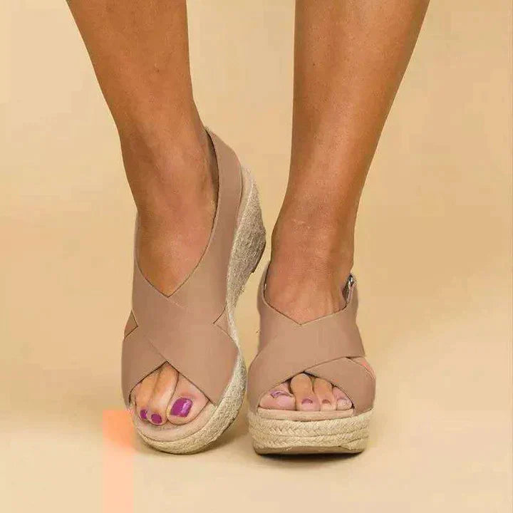 Léa Blanchet | Fotstödjande Mode Sandaler