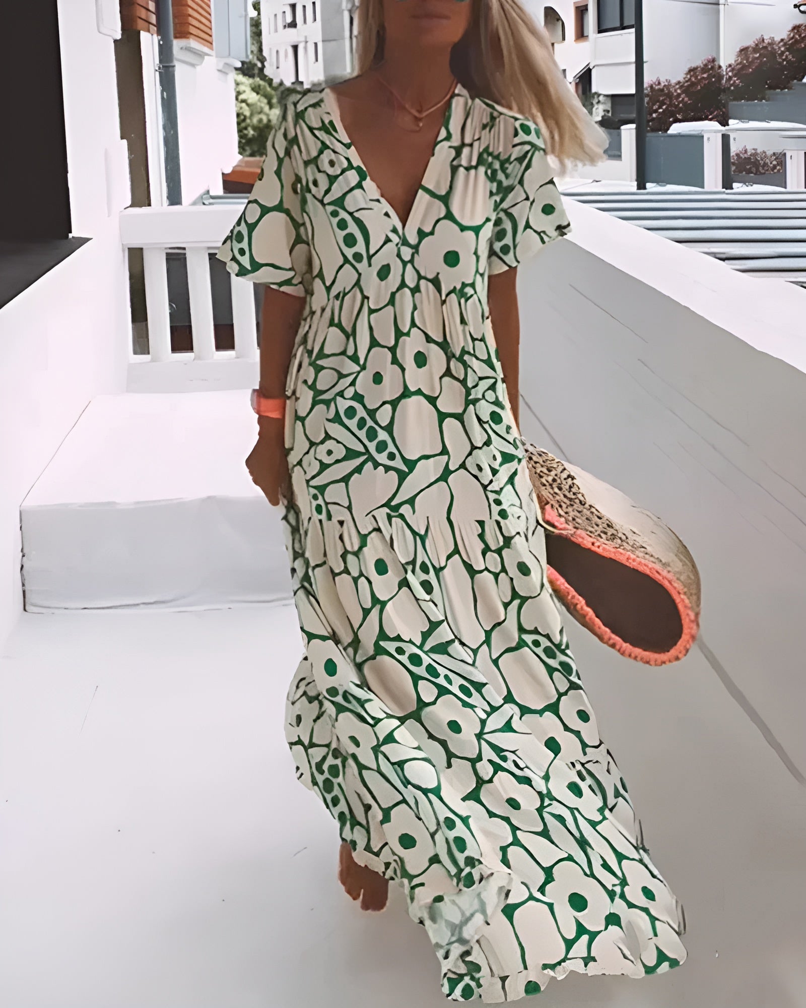 CHRISTINE | Långt sommarklänning med flödande snitt och eleganta grafiska mönster