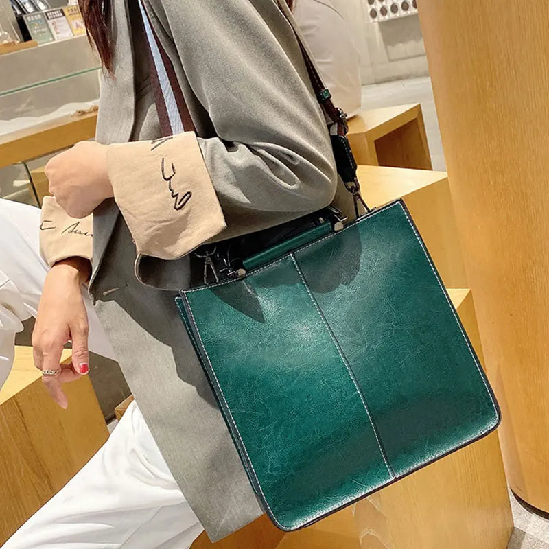 Strukturerad crossbody-väska med handtag