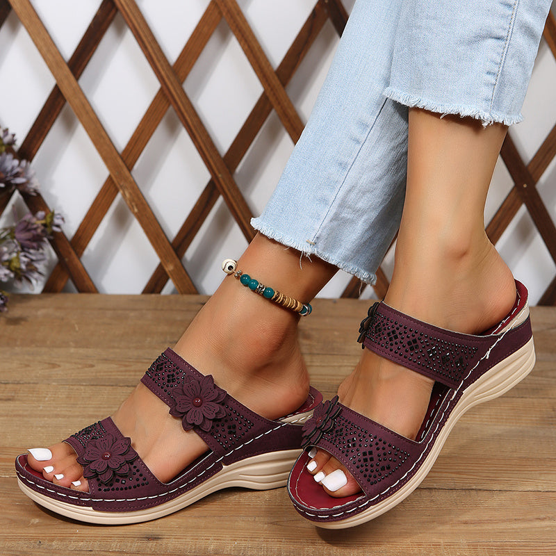 Delor Blommig Kilklack Sandal