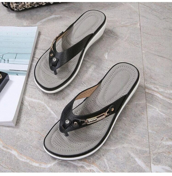 Alice Leroy | Mjuka vadderade flip-flops med tånrem