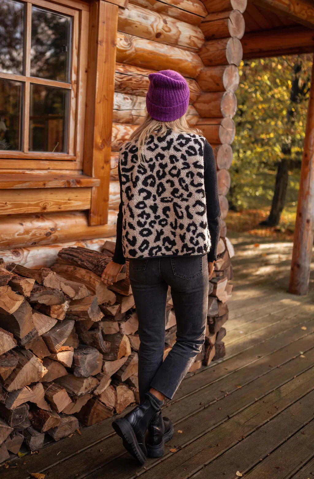 ASTRID | Leopardstickad väst