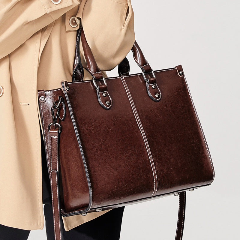 Elegant Handväska med Strukturerade Kanter