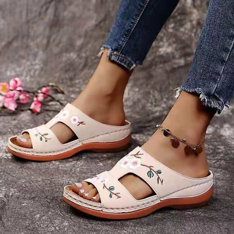 Floria | Ortopediska Slip-In Sandaler med Broderad Design och Dämpad Sula