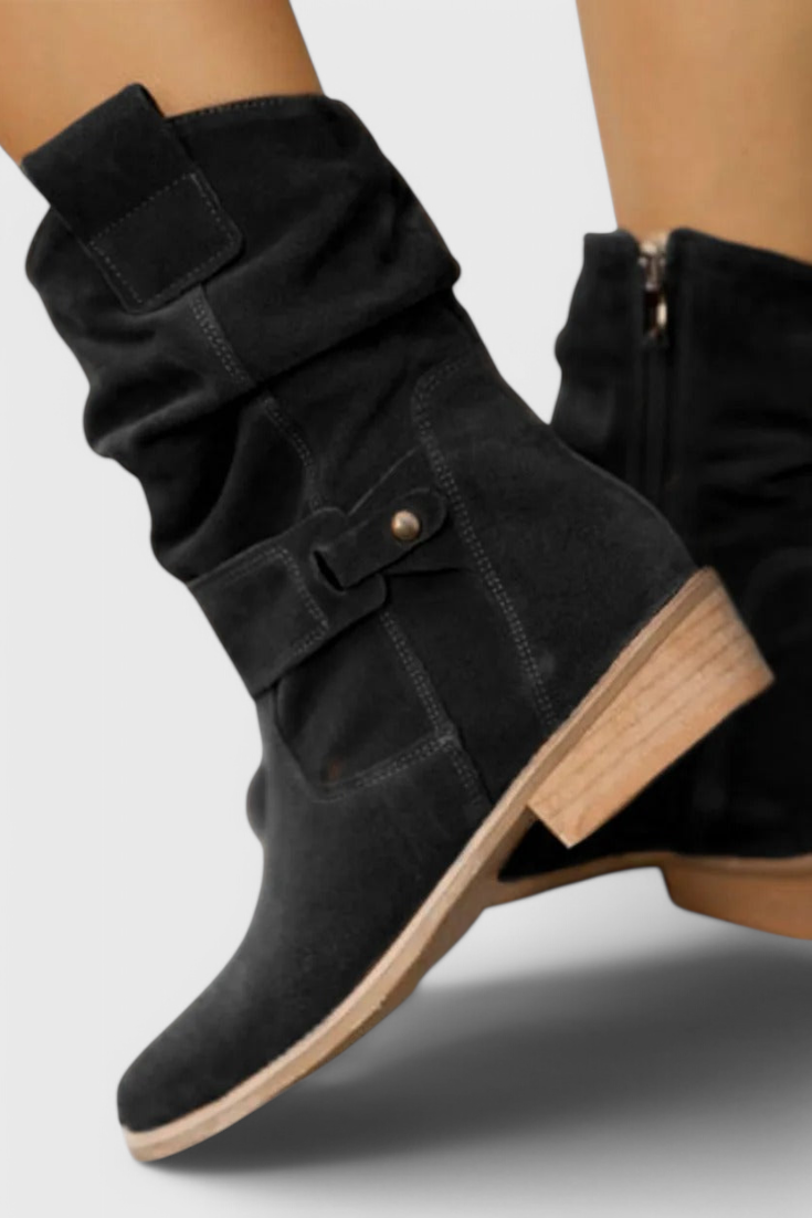 Aira Classic Suede Ankelstövletter