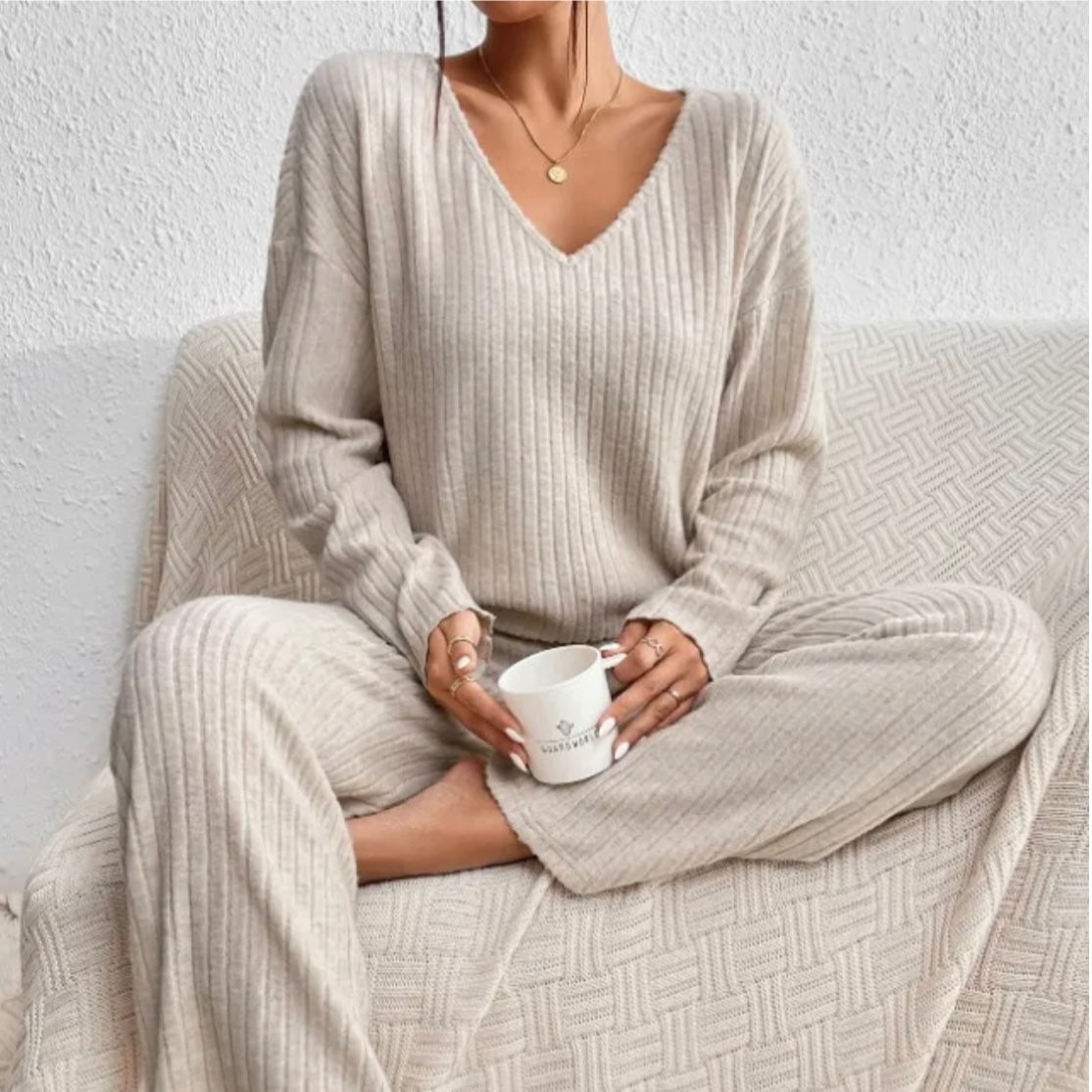Natalie | V-Ringad Ribbad Stickad Lounge Set