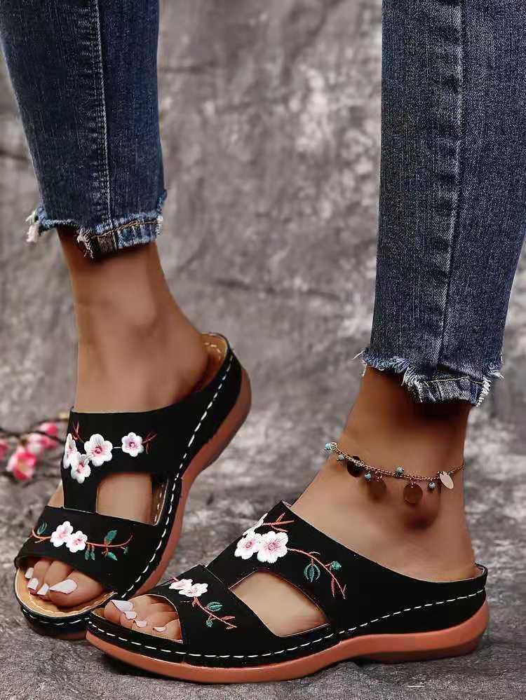 Floria | Ortopediska Slip-In Sandaler med Broderad Design och Dämpad Sula