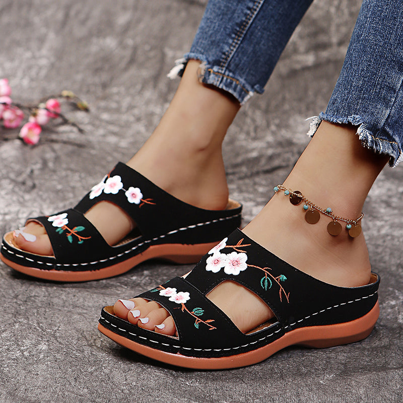 Floria | Ortopediska Slip-In Sandaler med Broderad Design och Dämpad Sula