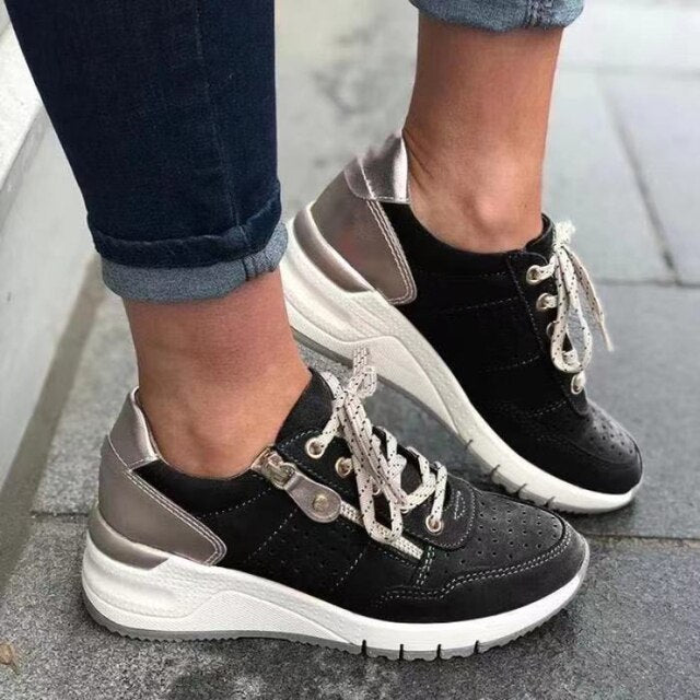 Nyah - Ortopediska sneakers med kilklackar