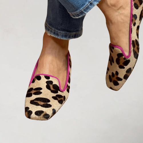 YVONNE | LÄDER LOAFERS MED TRYCK OCH ROSA PIPING