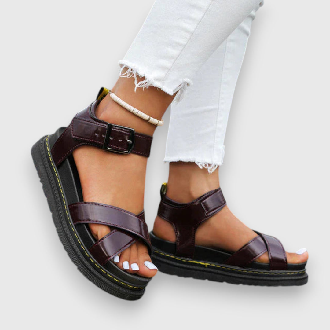 Nyna | Stiliga Spännband Sandaler