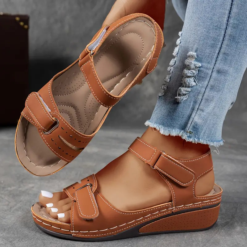 Veera ortopediska sandaler med kilklack