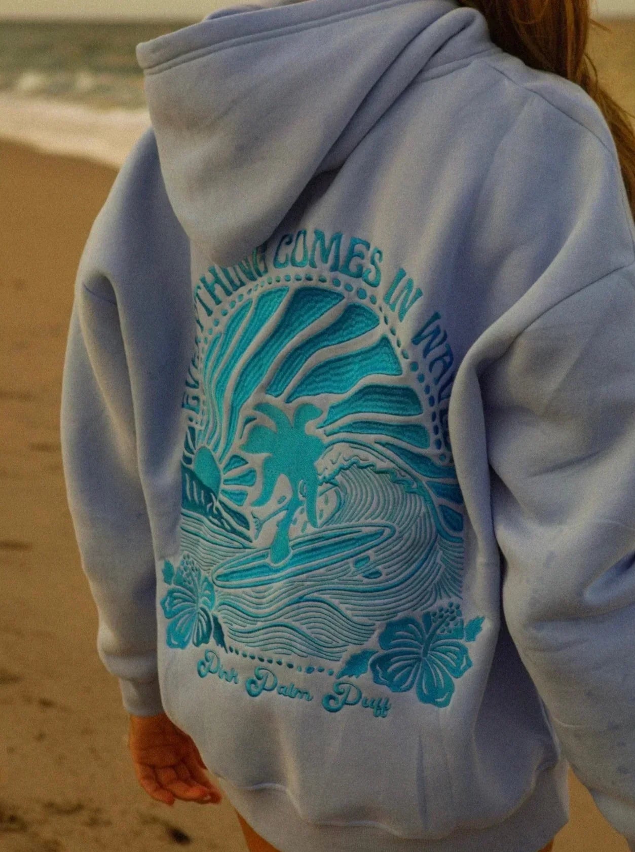 Lucy | Stilig Hoodie med Vågbroderi