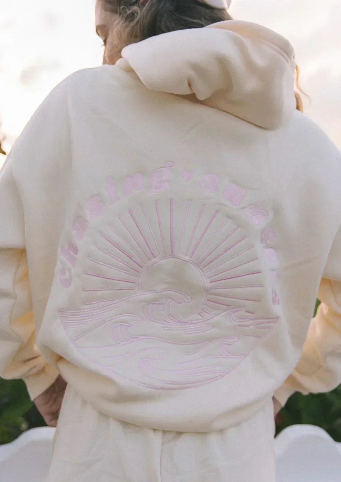 Lucy | Stilig Hoodie med Vågbroderi