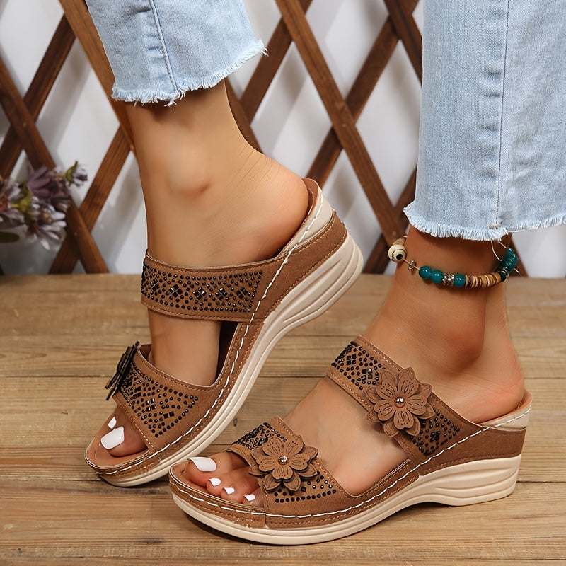 Delor Blommig Kilklack Sandal