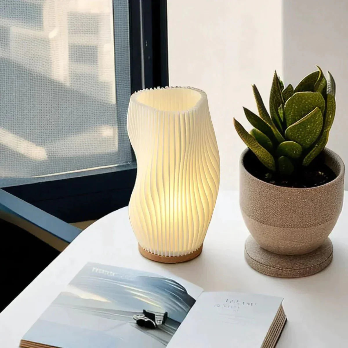 Incandia Vågformad Bordslampa
