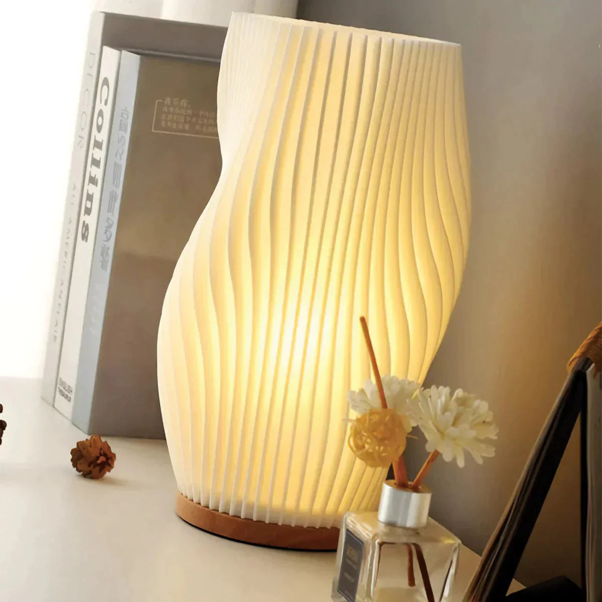 Incandia Vågformad Bordslampa