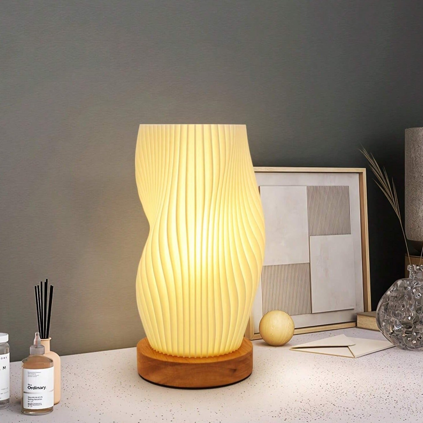 Incandia Vågformad Bordslampa