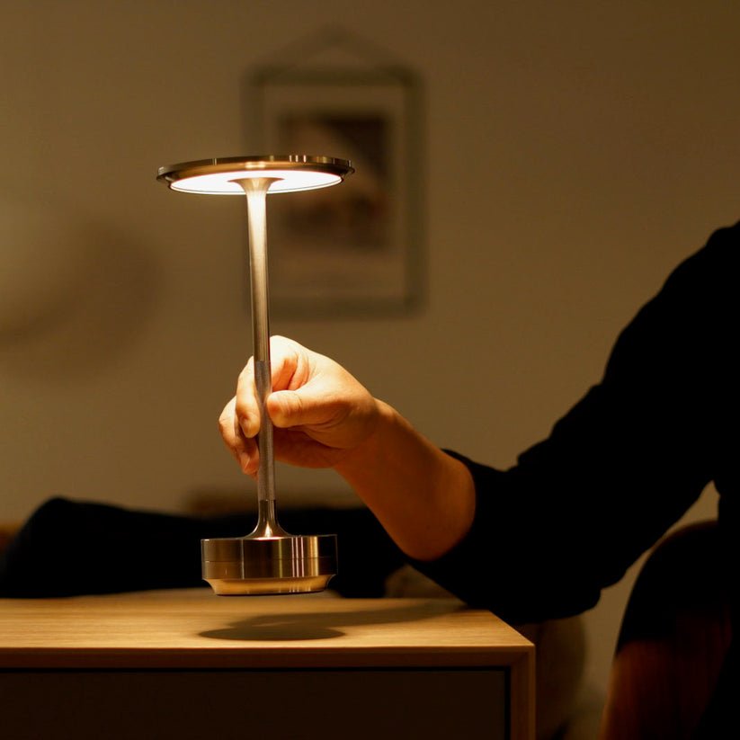 Radioso Minimalistisk Trådlös Bordslampa