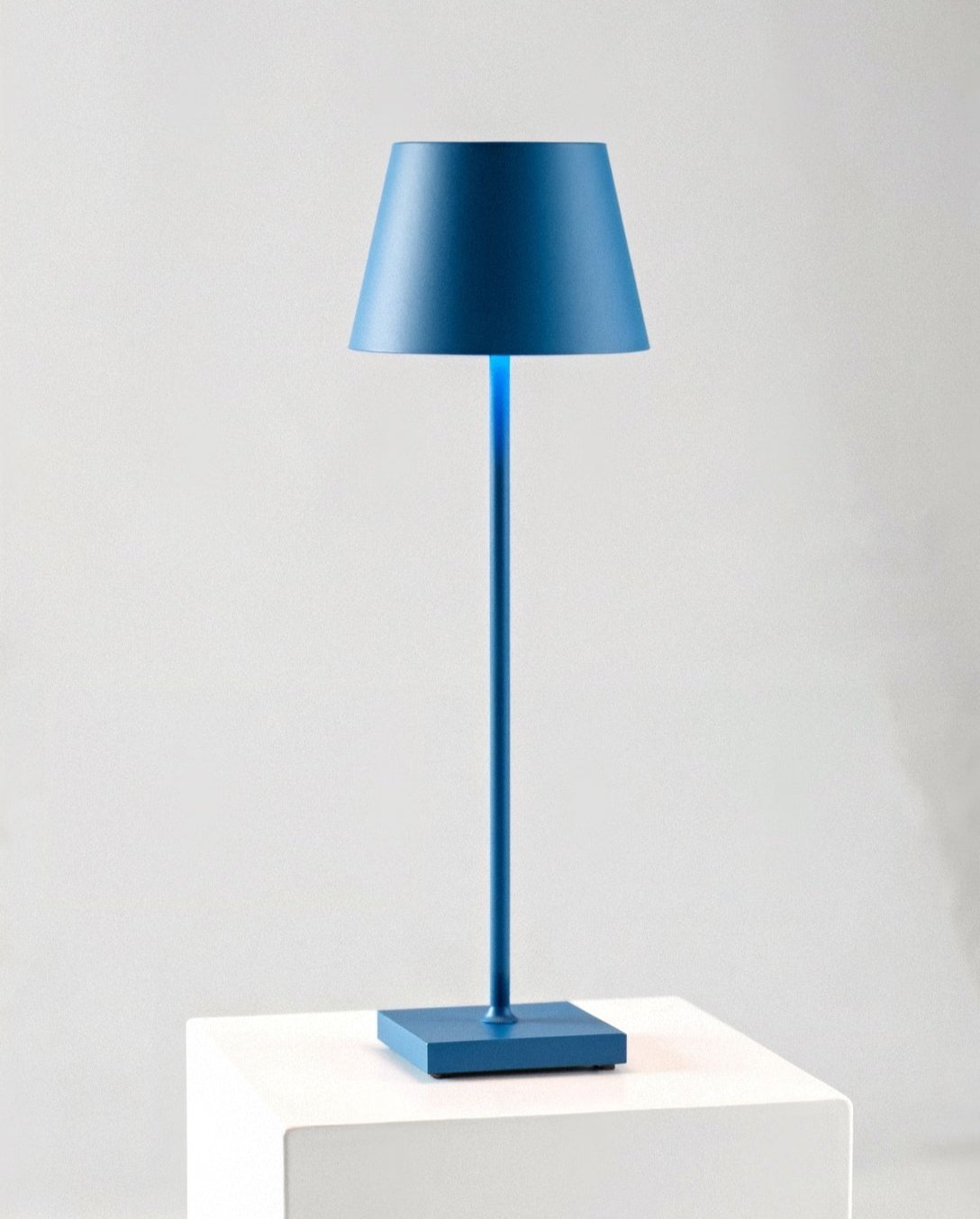 Vespera Minimalist Hög Bordslampa
