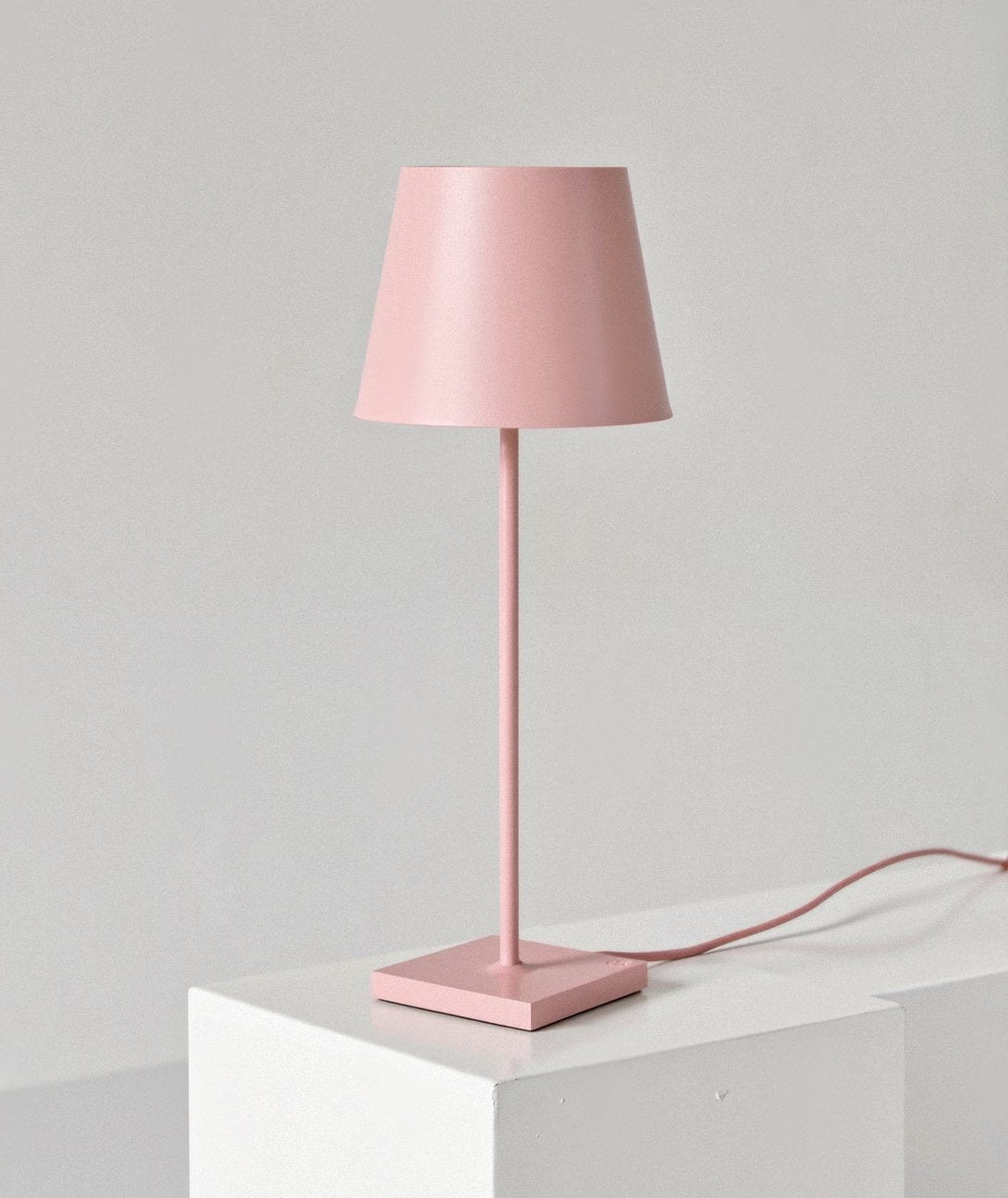Vespera Minimalist Hög Bordslampa