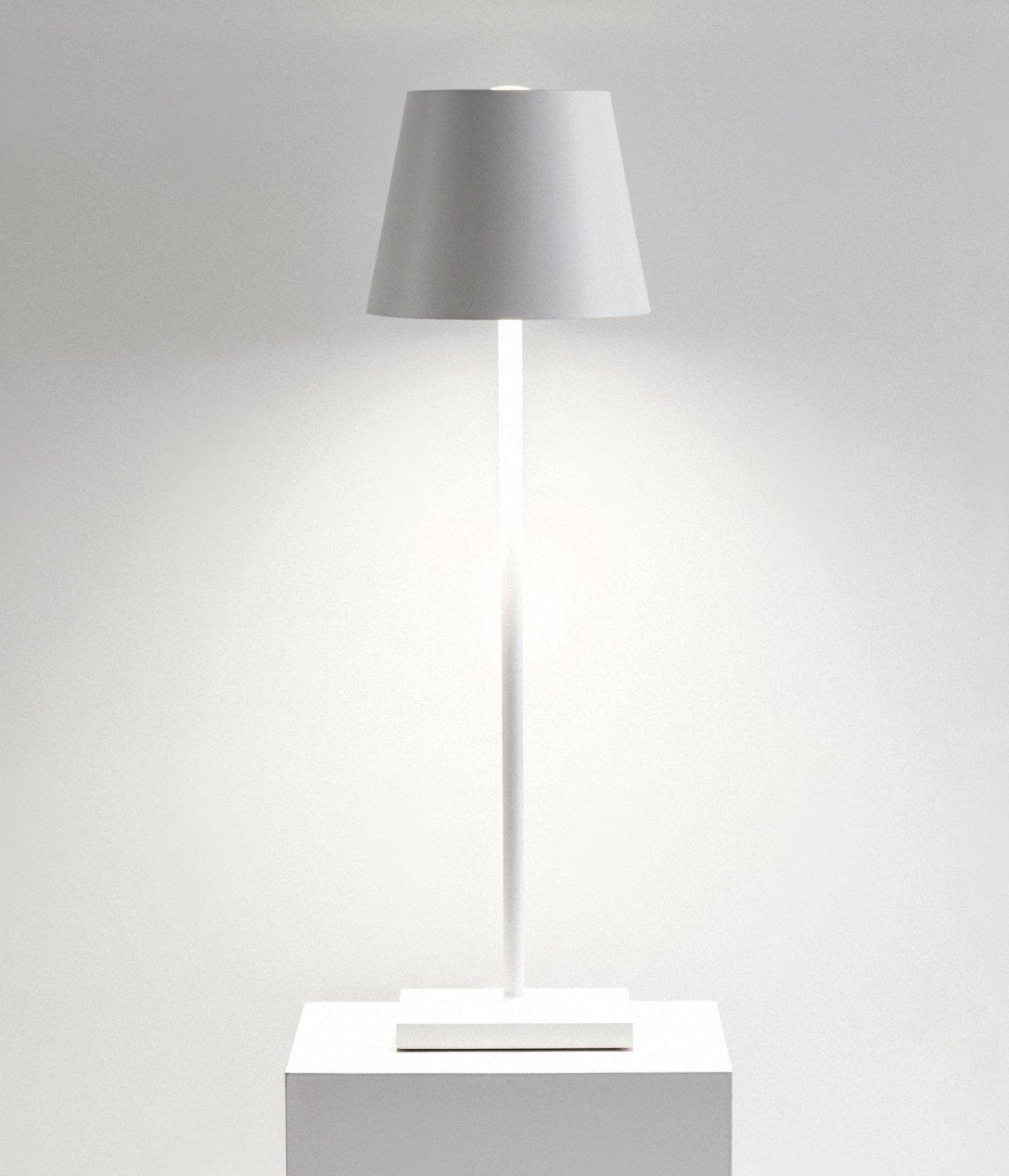 Vespera Minimalist Hög Bordslampa