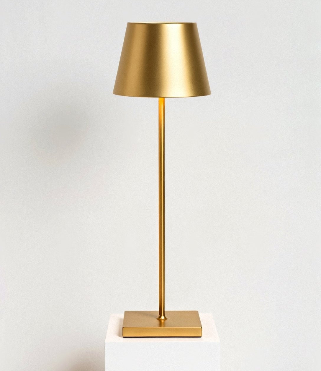 Vespera Minimalist Hög Bordslampa