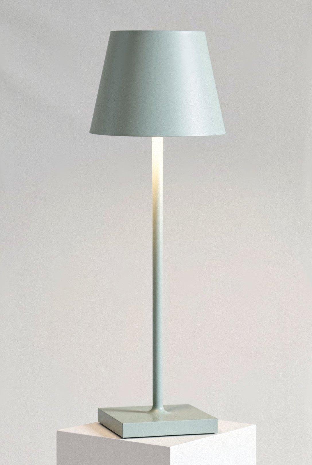 Vespera Minimalist Hög Bordslampa